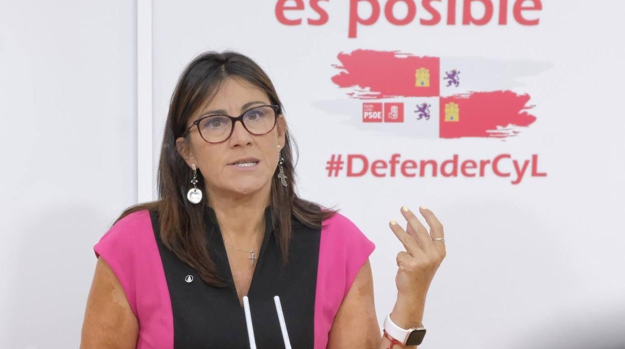 Ana Sánchez comparece ante la prensa tras mantener una reunión de trabajo con los secretarios de Organización provinciales