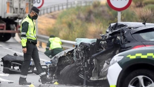 Dos fallecidos y tres heridos tras la colisión frontal entre una furgoneta y un turismo en la CL-605 a su paso por Anaya (Segovia)