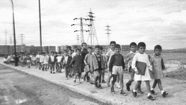 Una vuelta al cole en sepia y cargada de nostalgia