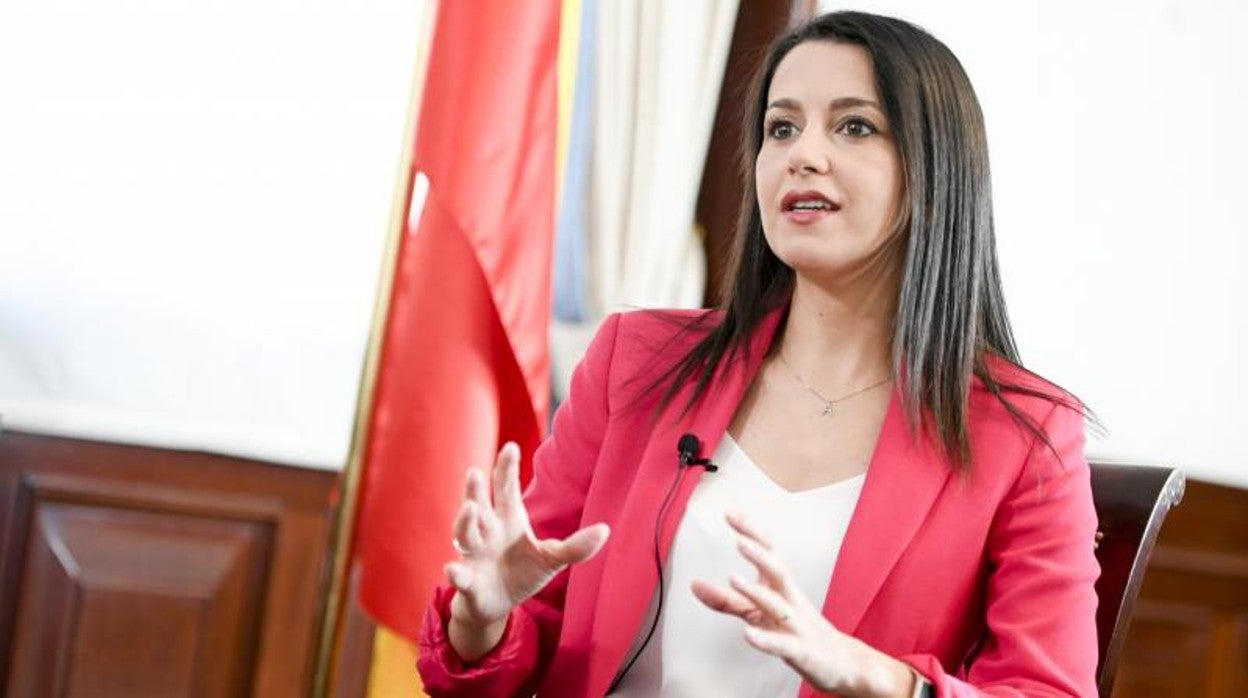 La presidenta de Cs, Inés Arrimadas, en el Congreso durante su entrevista con ABC