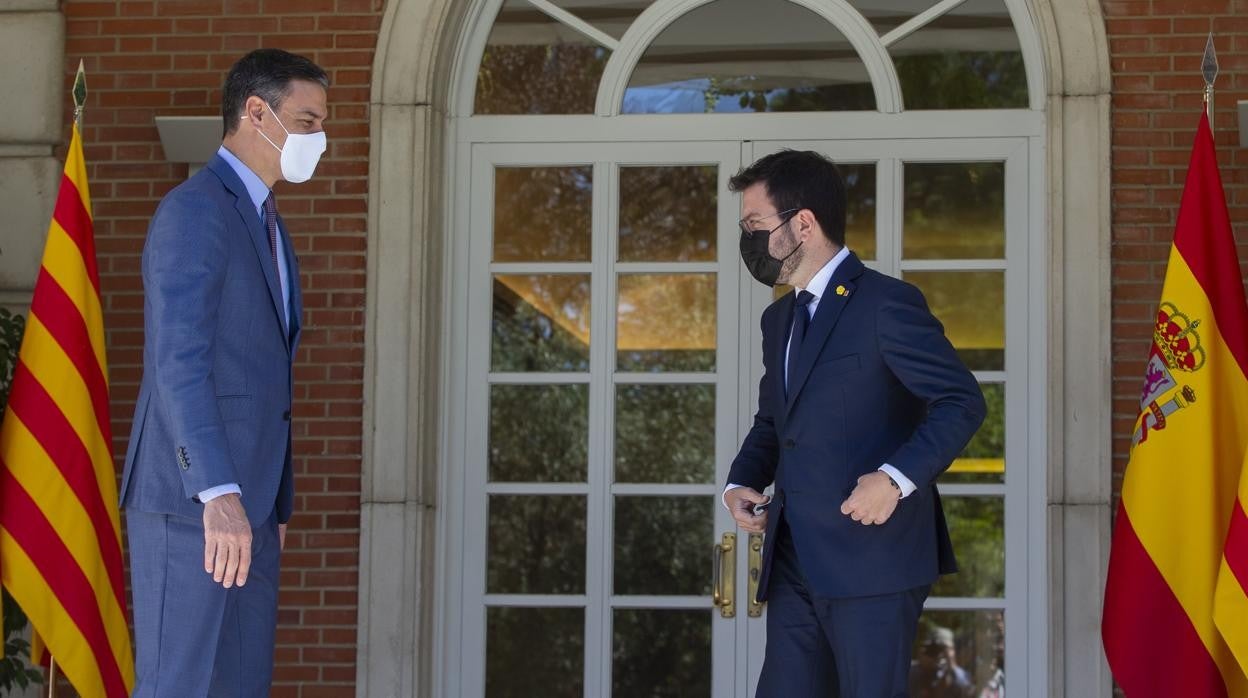 eunión en el Palacio de La Moncloa del presidente del Gobierno Pedro Sánchez y Pere Aragonés, presidente de la Generalitat