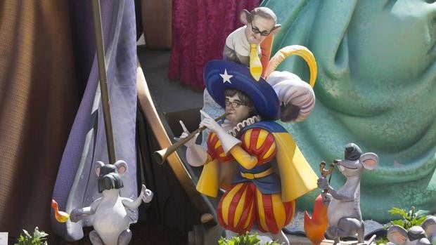 Una escena satírica de la mejor falla de Valencia indigna al independentismo catalán