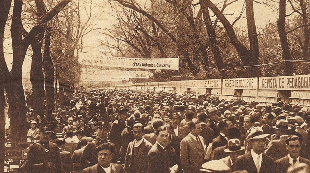 Primera edición de la Feria del Libro en El Retiro, en 1933