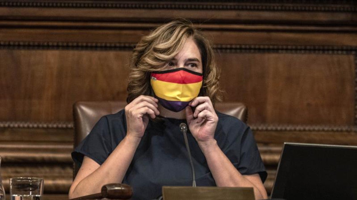 La alcaldesa Ada Colau, este verano durante un pleno en el Ayuntamiento