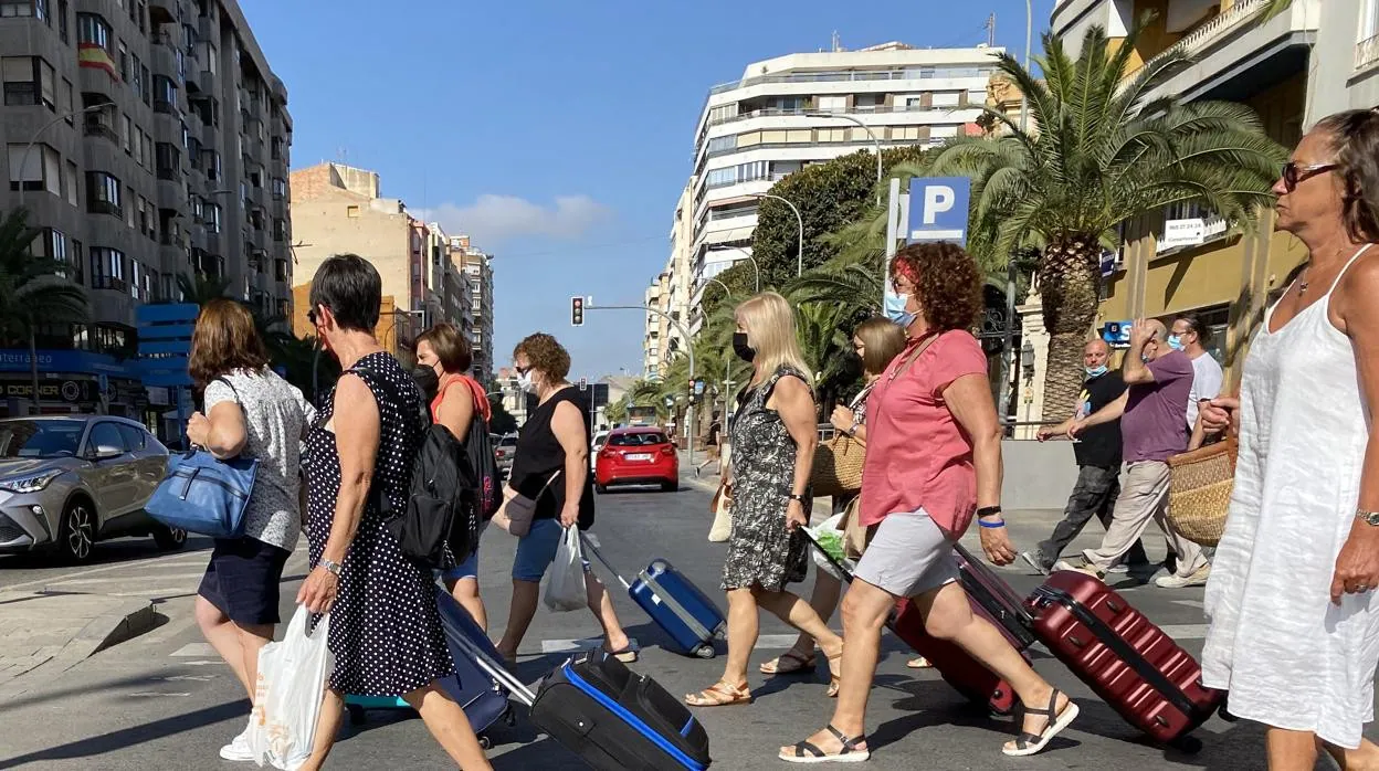 Imagen de archivo de turistas en Alicante