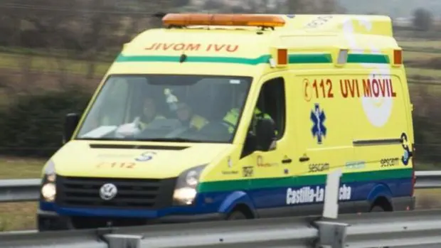 Dos heridos tras volcar un camión en Herencia y colisionar un turismo contra él