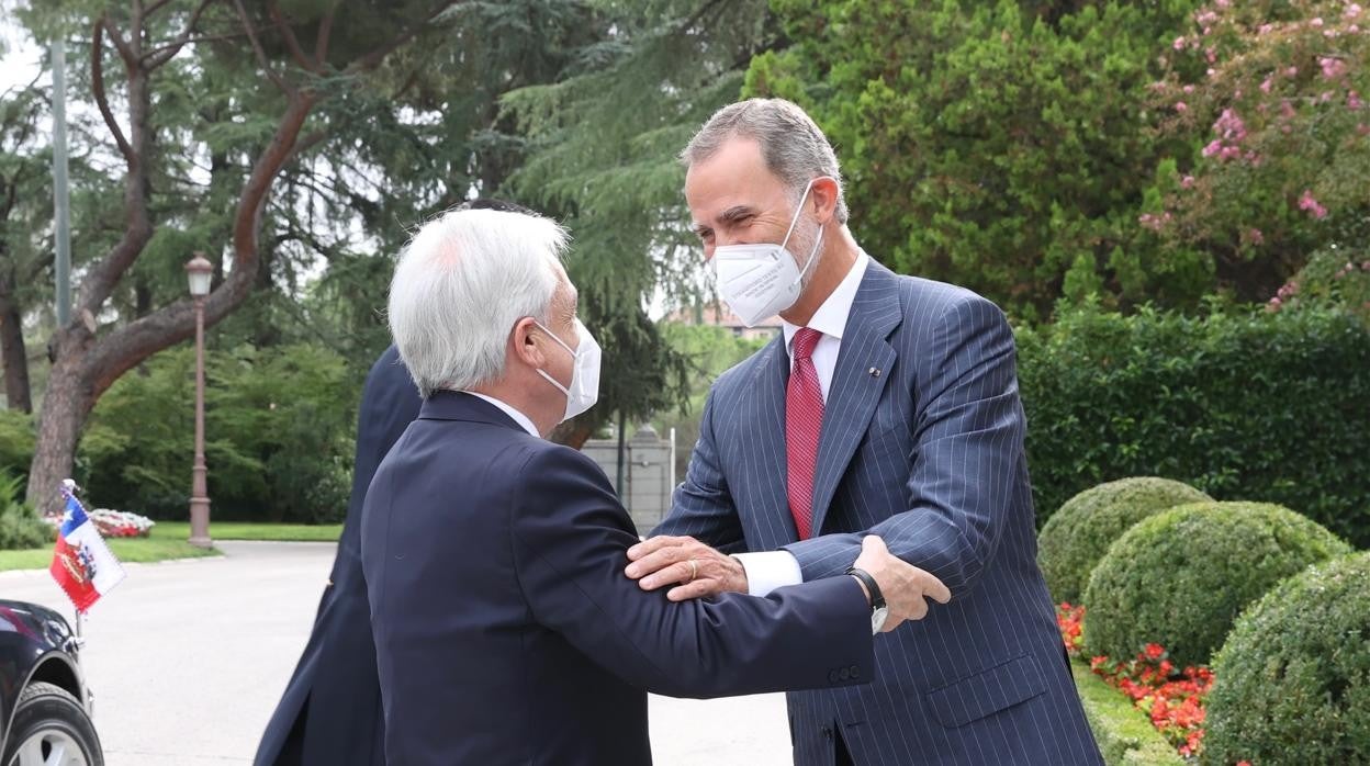 Don Felipe recibe a Sebastián Piñera en el Palacio de la Zarzuela