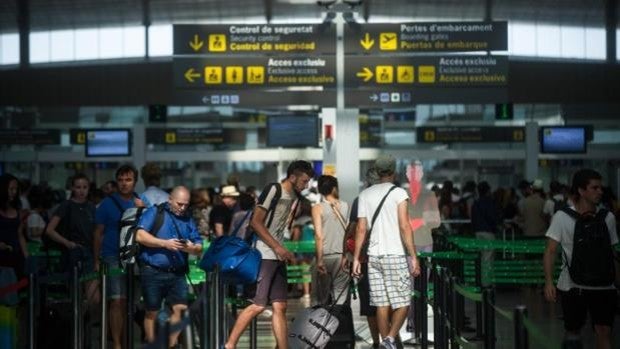 AENA propone revisar el proyecto para El Prat dentro de cinco años