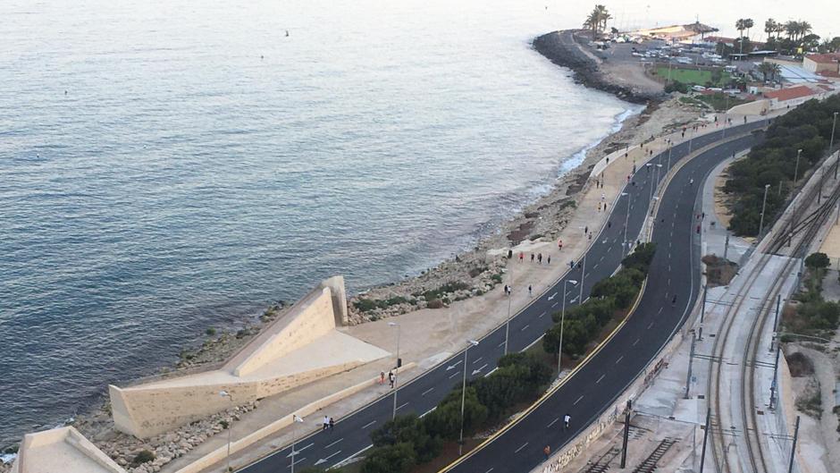 El verano no se acaba en Alicante: la peatonalización del centro y La Cantera y el socorrismo se amplían