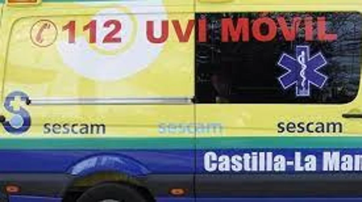 Una ambulancia UVI ha acudido al lugar del accidente