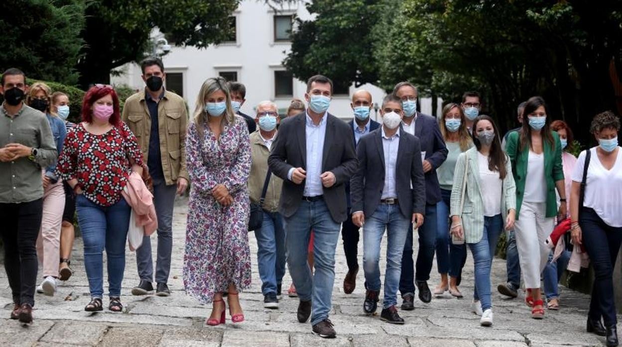 Caballero, este lunes con representantes municipales del PSdeG en Santiago