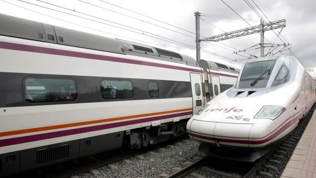 Devuelven en Valladolid una mochila con 5.880 euros y un ordenador portátil olvidada en un tren