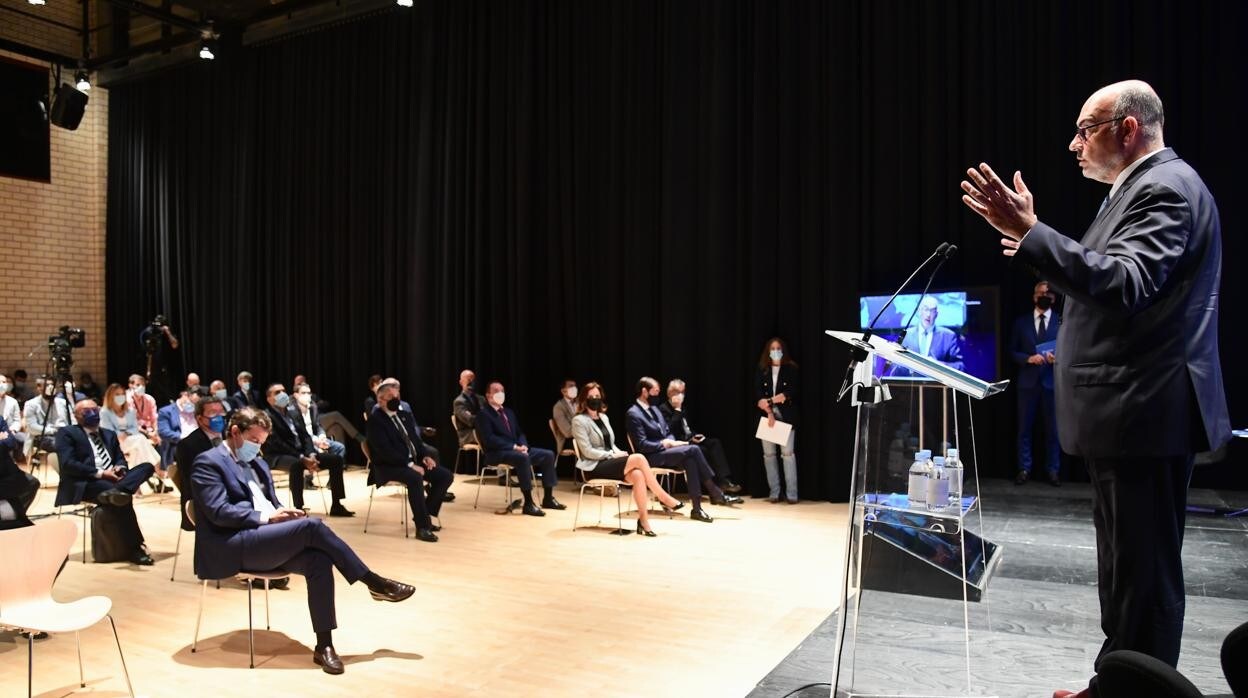 El presidente de Telefónica España, Emilio Gayo, abre la jornada ‘Industria 4.0, Clave para la Competitividad’