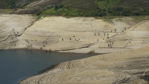 La conselleira advierte que las multas por el vaciado de embalses pueden llegar a los dos millones