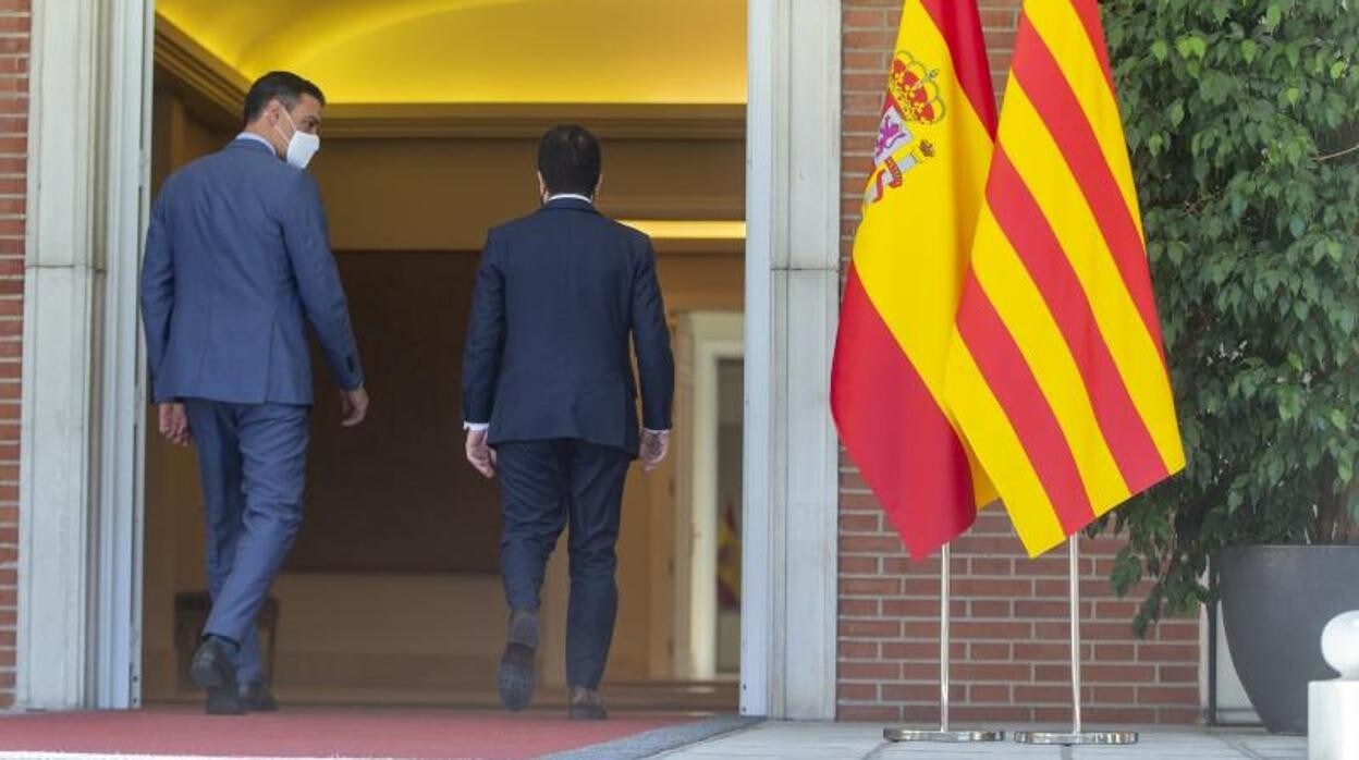 El presidente del Gobierno, Pedro Sánchez reunido con el presidente de la Generalitat, Pere Aragonès, en e Palau de la Generalitat