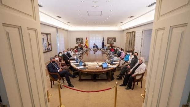 El socialista Tezanos elimina del CIS las preguntas sobre la valoración de los ministros y la gestión del Gobierno