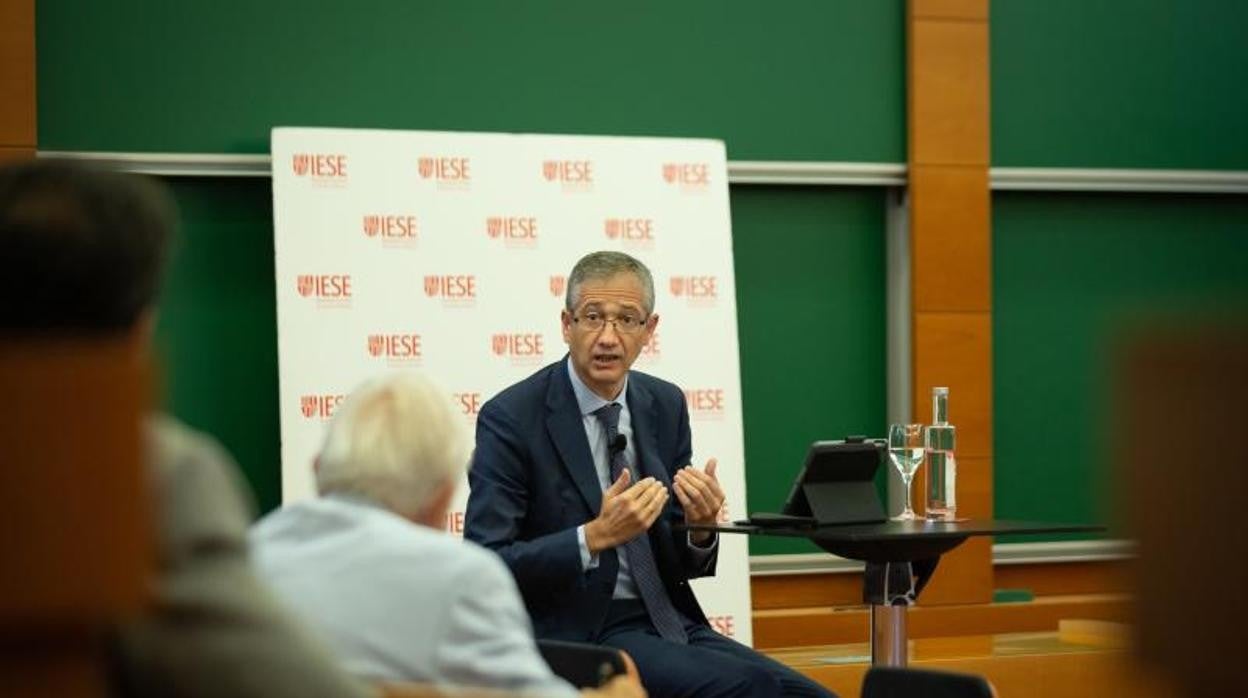 Hernández de Cos, durante la conferencia en el IESE , en Barcelona