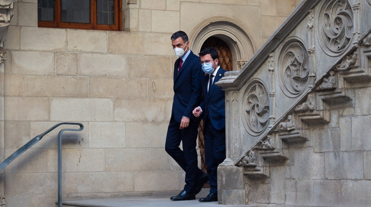 El Gobierno descarta avances a corto plazo en la mesa y Junts cuestiona a Aragonès