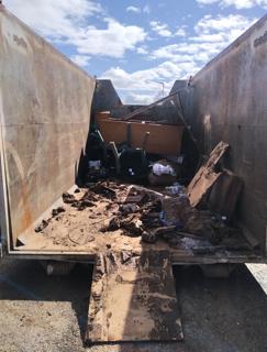 Contenedor gigante colocado por el Ayuntamiento en la calle de Ricardo Díaz Sáez