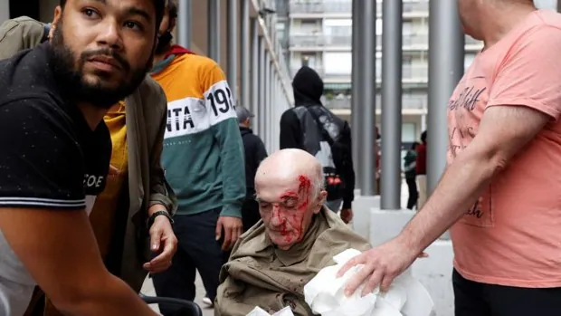 Un anciano, herido al ser arrollado en una algarada provocada por los radicales en Mondragón