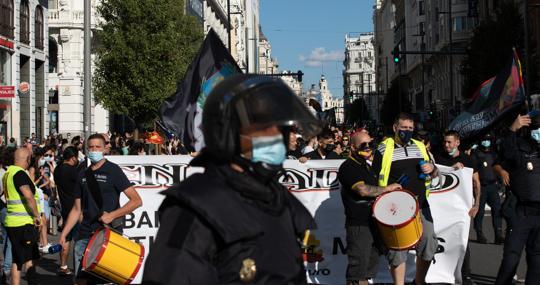 Los antidisturbios, en la Gran Vía, encabezan la marcha