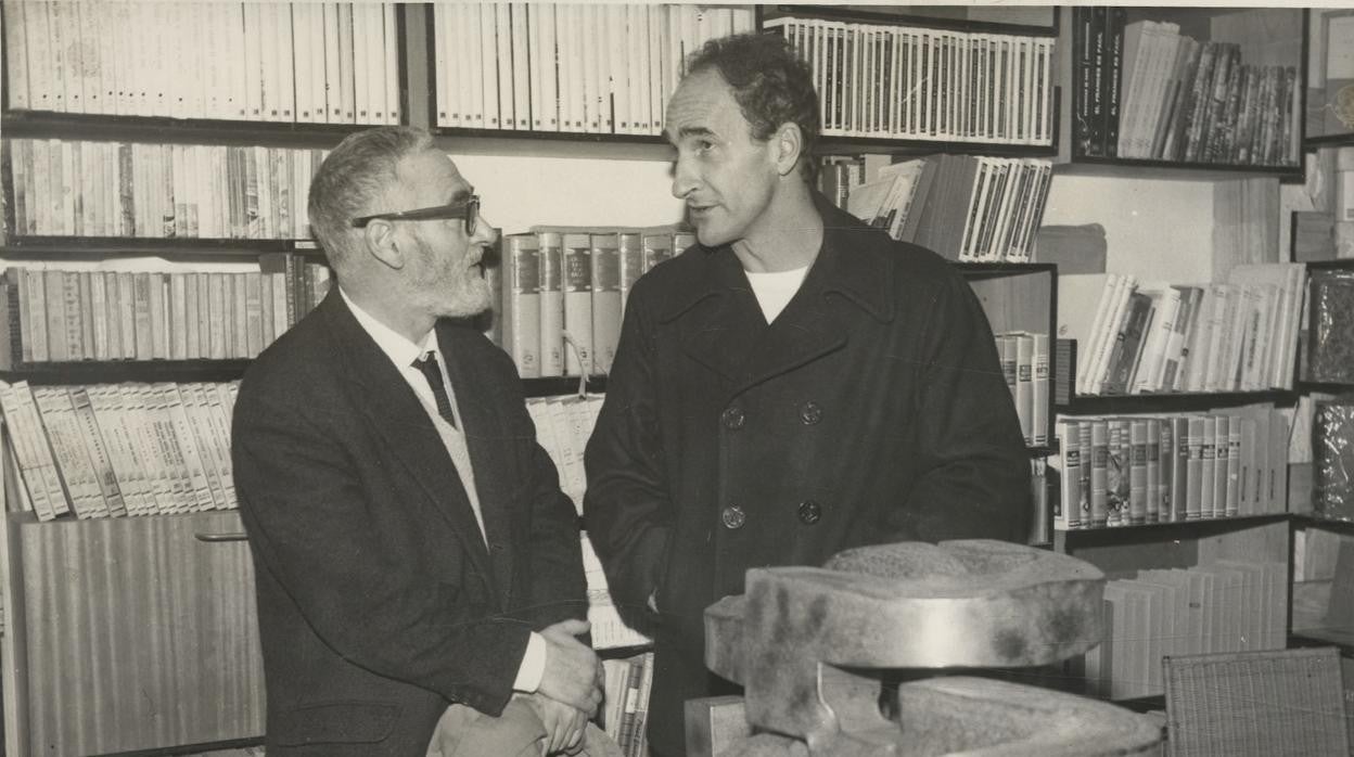 Imagen de archivo de Oteiza y Chillida en la librería-galería Espelunca en San Sebastián