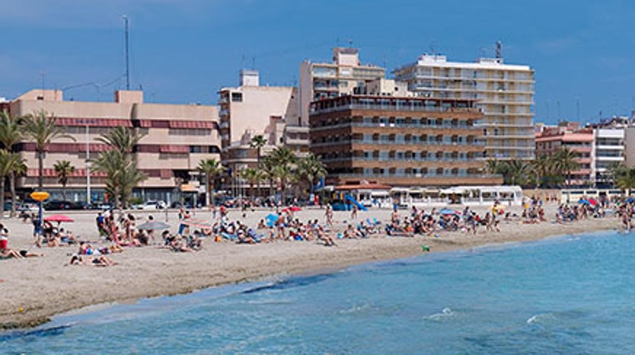 Imagen de una playa de Santa Pola difundida en una web municipal