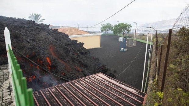 El colegio Los Campitos, sepultado por la lava