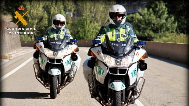 Detenido un joven en Caudete por embestir a un guardia civil y derribarlo de su moto