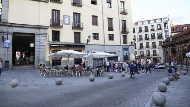 Los vecinos del centro de Madrid denuncian el «uso abusivo» de las terrazas