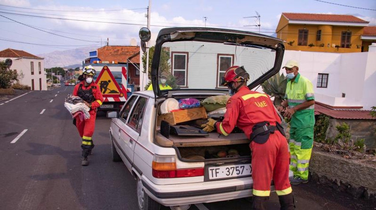 El domingo pasado comenzó el despliegue de la UME en la isla de la Palma, con 184 efectivos con el objetivo de ayudar en los traslados y medir los gases