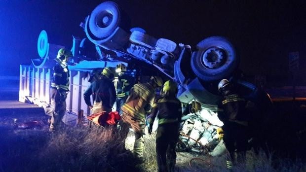 Muere un camionero al intentar esquivar un conductor que había perdido el control de su coche en Alicante