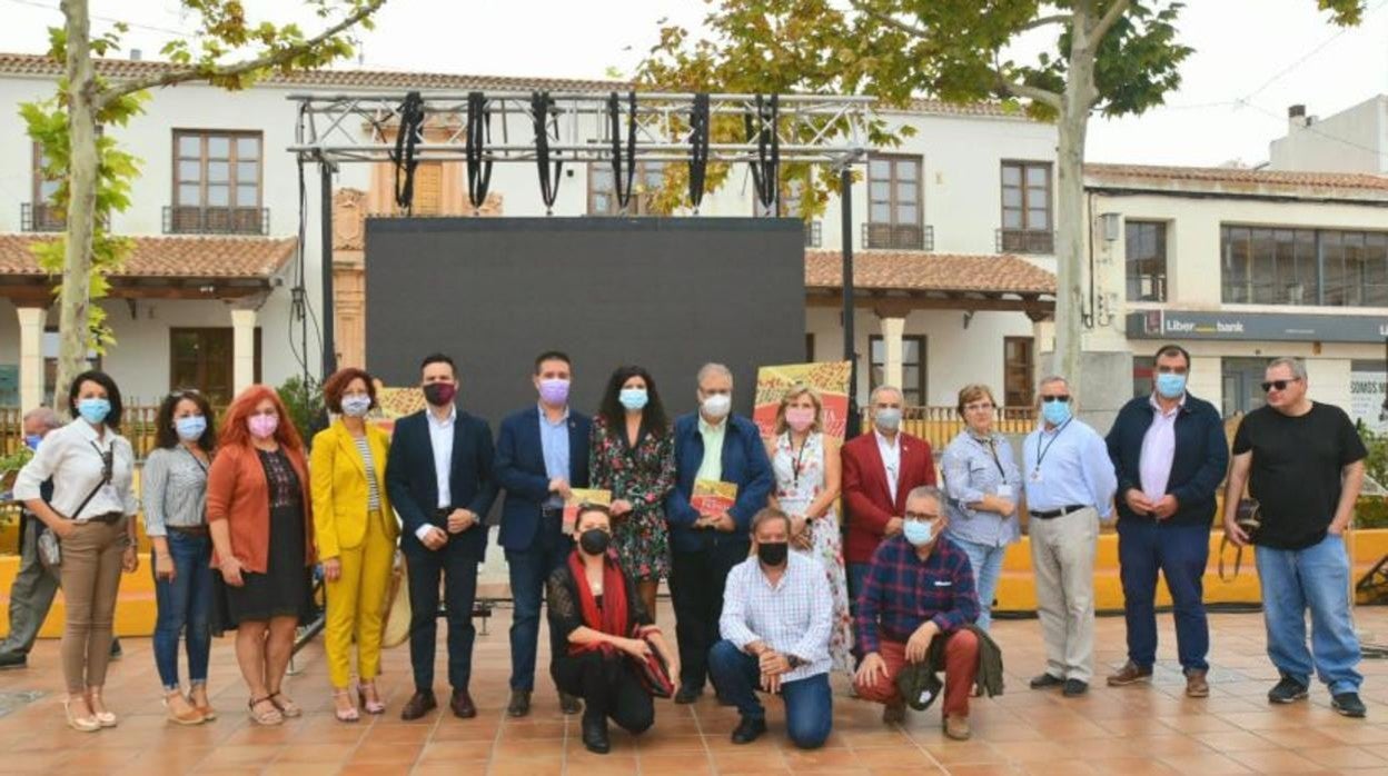 El presidente de la Diputación de Albacete, Santiago Cabañero, asistió a la inauguración del festival homenaje