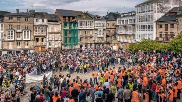 Viveiro se echa a la calle contra el cierre de la fábrica de Vestas