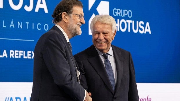 Rajoy y González debatirán cara a cara en el Foro La Toja, que inaugurará el Rey