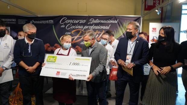 Olga Anikina gana el Premio Internacional de Cocina con Dátil de Elche en Alicante Gastronómica