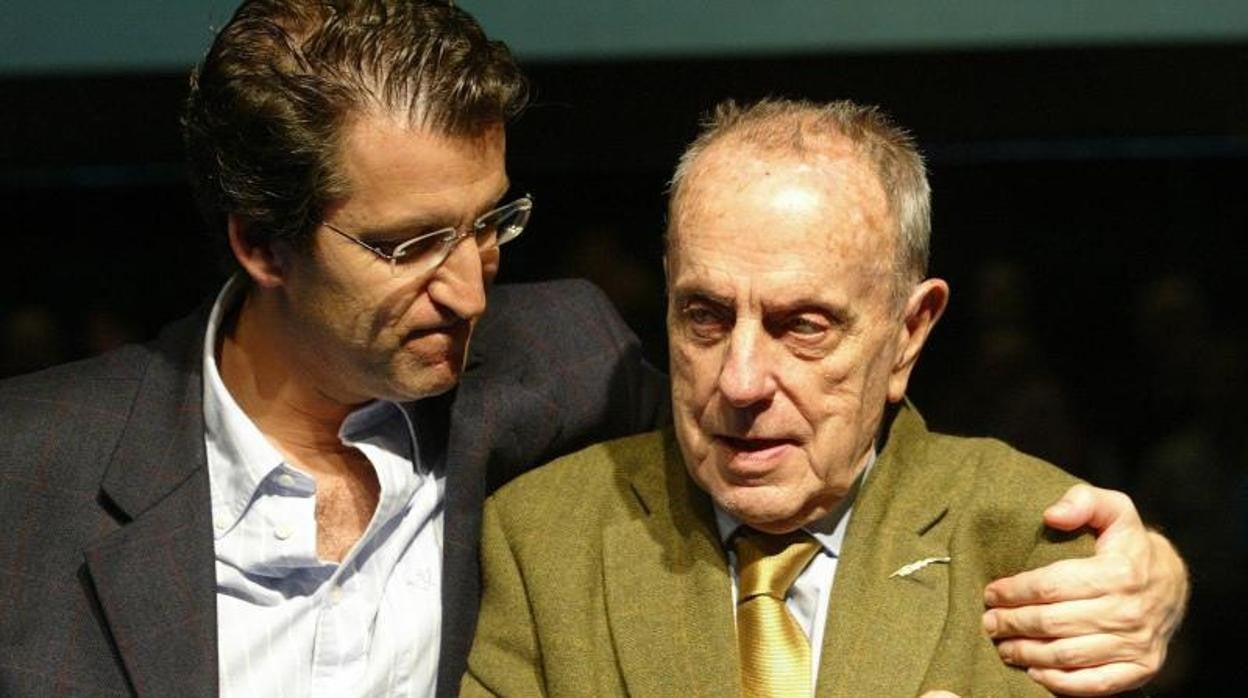 Alberto Núñez Feijóo y Manuel Fraga, en enero de 2006, tras formalizarse el relevo en el PPdeG