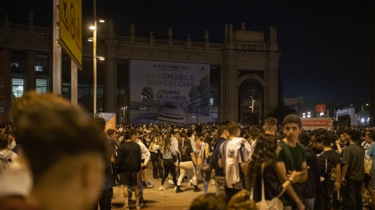 Jóvenes, este fin de semana de fiesta en la calle en Barcelona