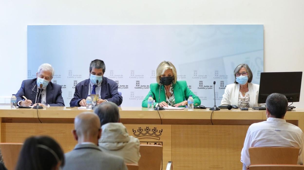 Verónica Casado durante su reunión del lunes con las diez sociedades