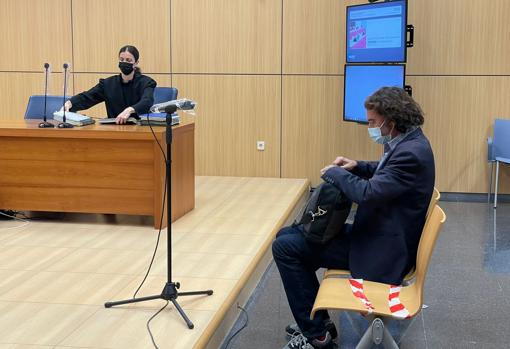 Imagen del director general de Política Lingüística, Rubén Trenzano, durante el juicio en la Audiencia de Valencia