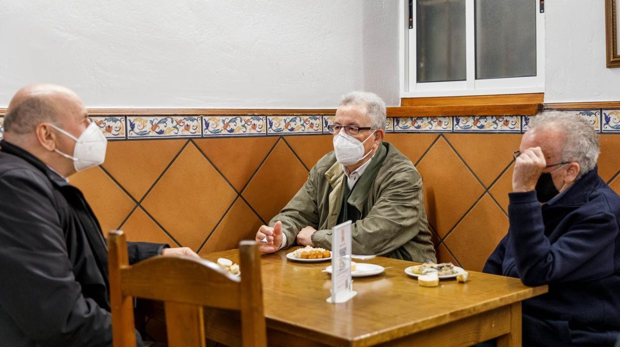 Mascarillas en el interior de un restaurante