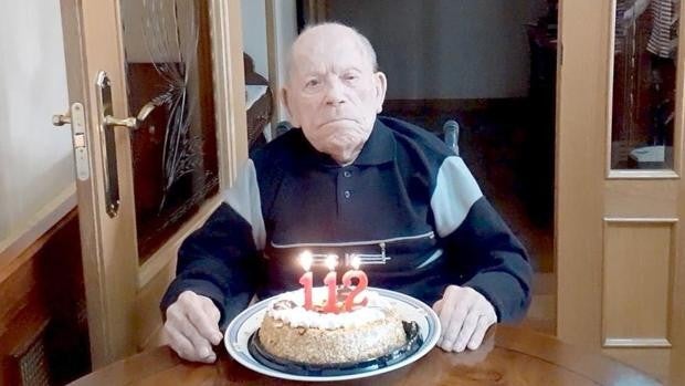 Un leonés recibe el Guinness al hombre más longevo con 112 años y 211 días