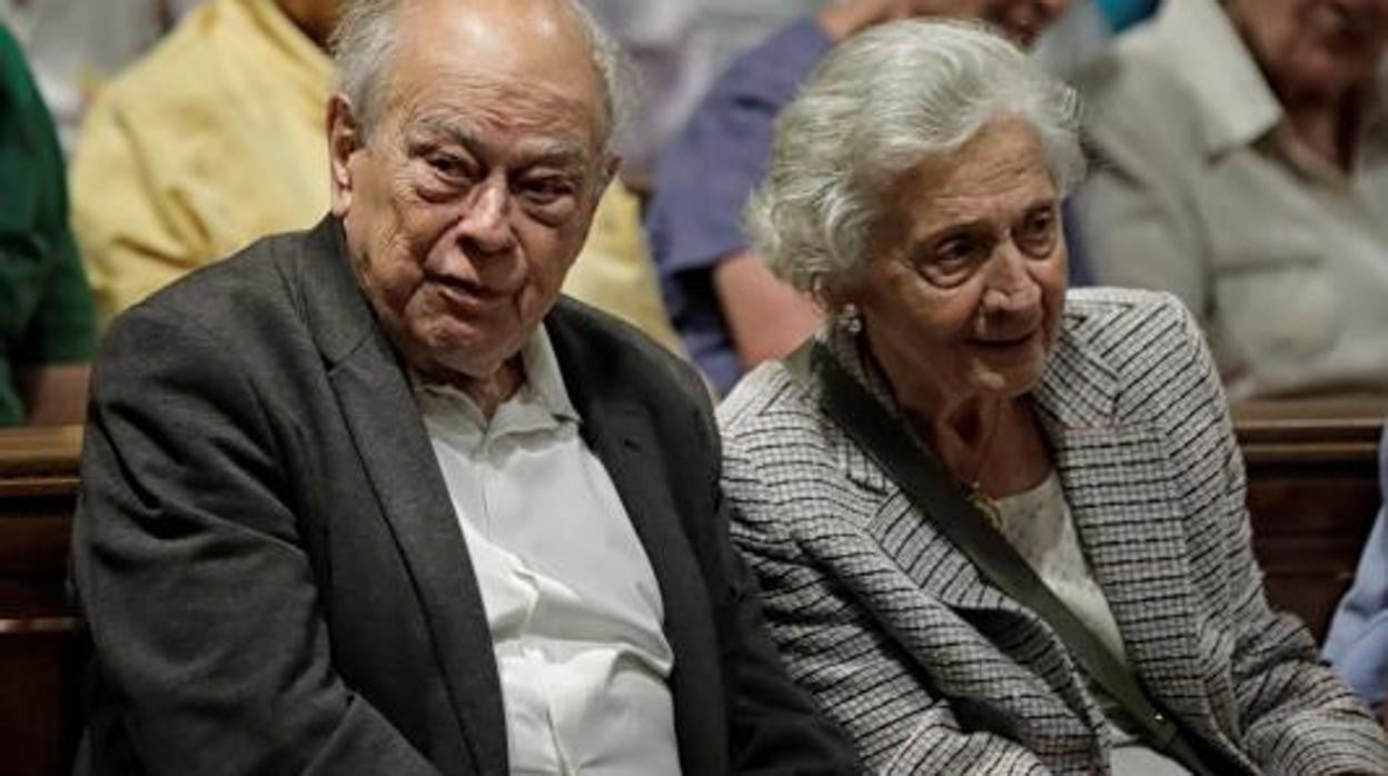 Pujol, con su mujer Marta Ferrusola en 2019