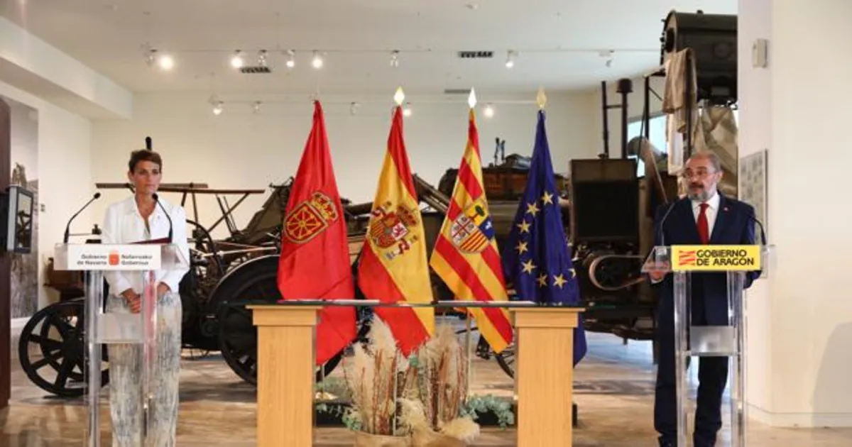 La Presidenta de Navarra, María Chivite, y el Presidente de Aragón, Javier Lambán, en la comparecencia tras la firma de renovación del protocolo de colaboración