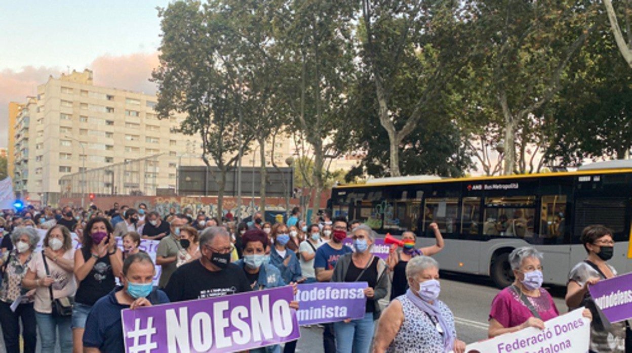 Marcha en repulsa por la supuesta agresión sexual en Badalona