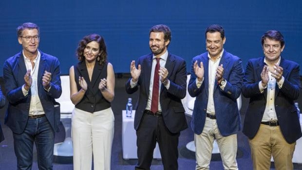 Los barones del PP apuntalan el liderazgo de Casado y sacan pecho de su gestión