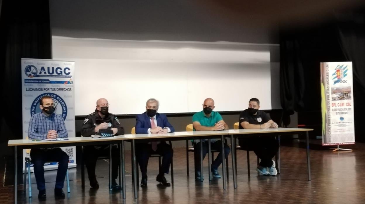 De izquierda a derecha, Pablo Herrera (AUGC), José Luis Martín Mora, Juan José Pérez del Pino, Carlos Morcillo y Daniel Alonso, este lunes durante la inauguración del curso