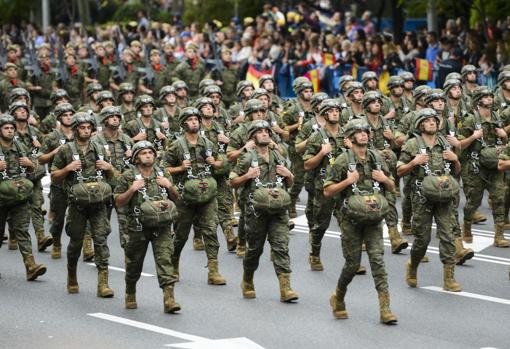 La Brigada Paracaidista en el desfile del 12 de octubre de 2018