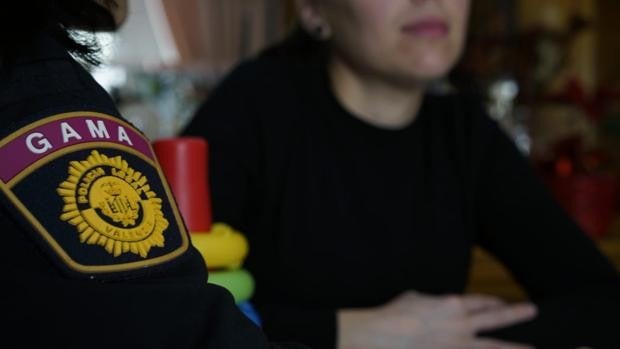 Un hombre obliga a su pareja a conducir ebria y a tener sexo tras estamparse en Valencia