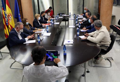 Imagen de la reunión celebrada este martes en la Conselleria de Sanidad